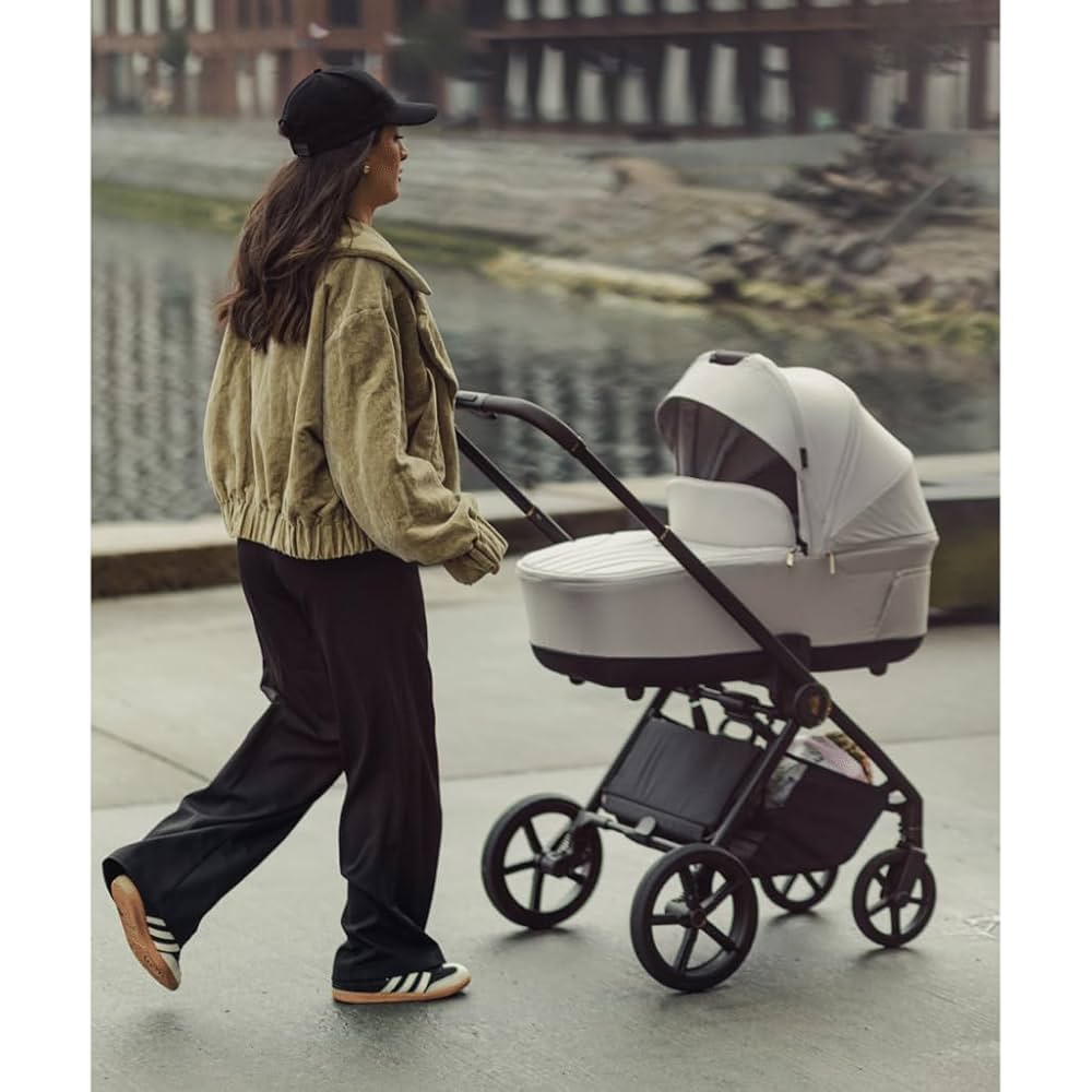 Effortless Journeys Start Here: Discover the Venicci Claro 3-in-1 Travel System - For Your Little One