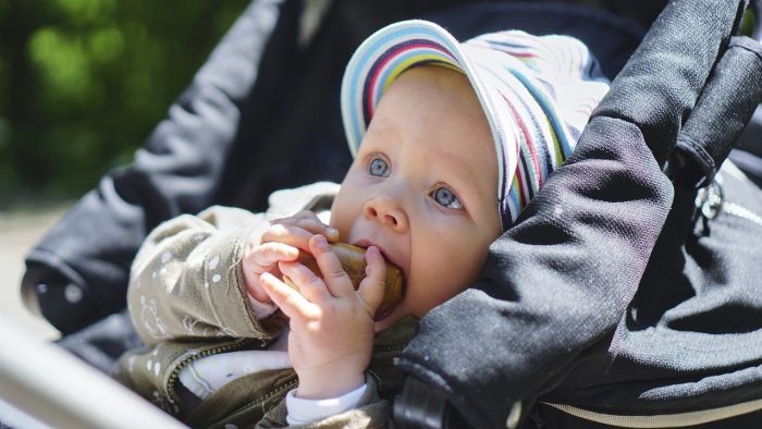 How to attach footmuff to UPPAbaby Vista pushchair carrycot