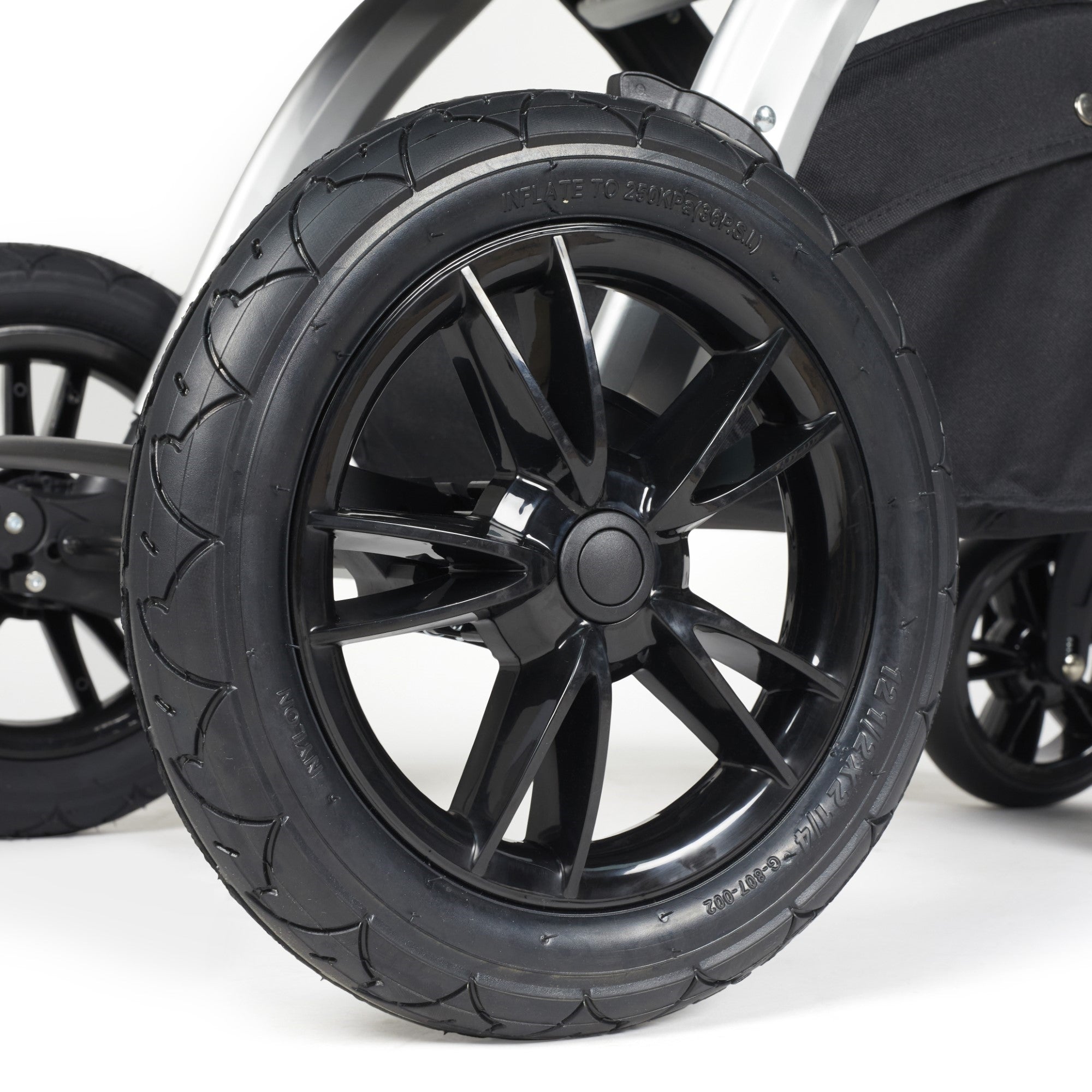 Ickle Bubba Stomp Luxe All-in-One Travel System With Isofix Base - Silver / Charcoal Grey / Black   