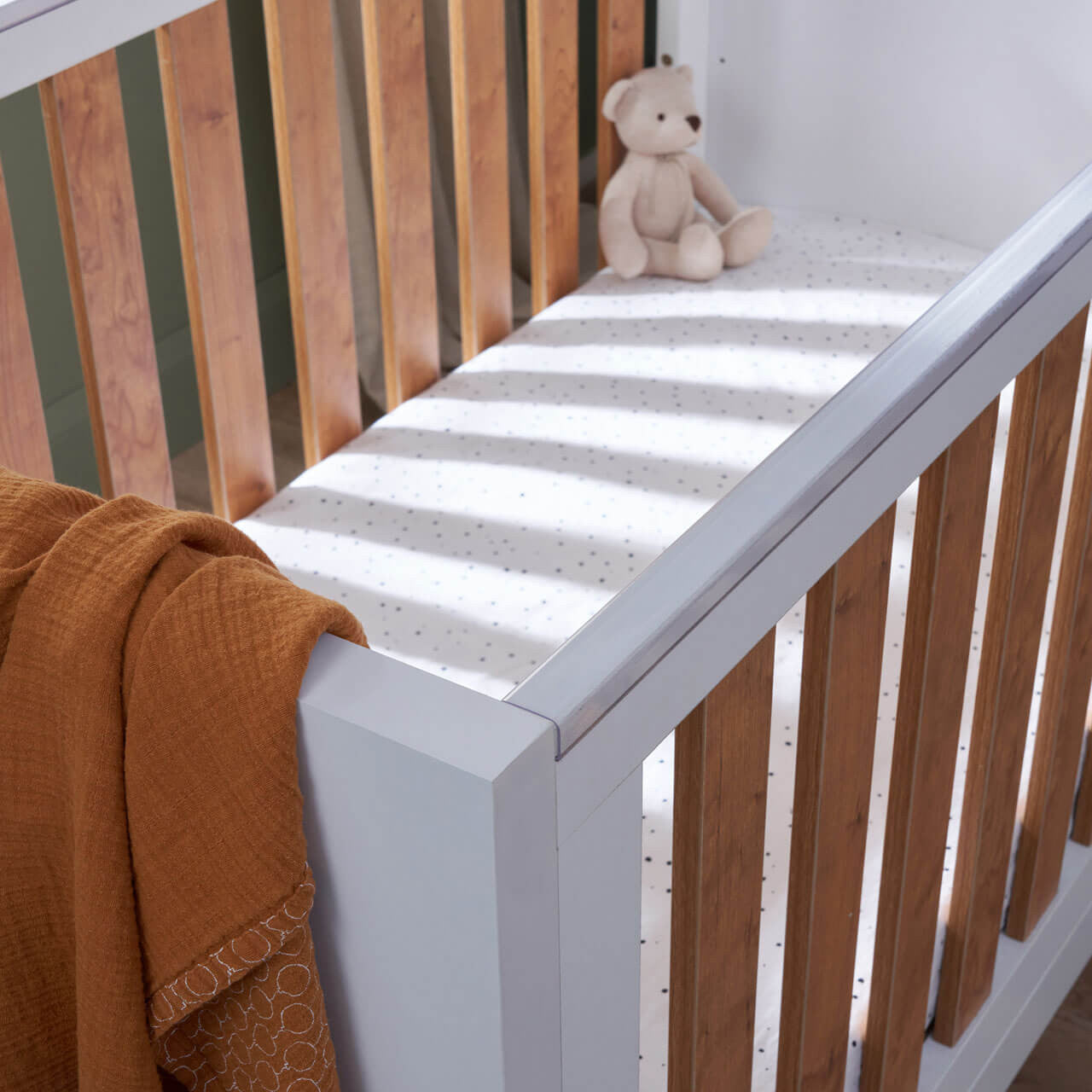 Tutti Bambini Como Cot Bed - White / Rosewood   