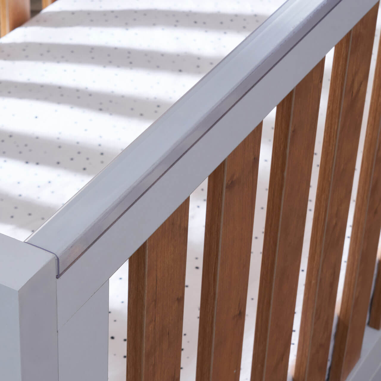 Tutti Bambini Como Cot Bed - White / Rosewood   