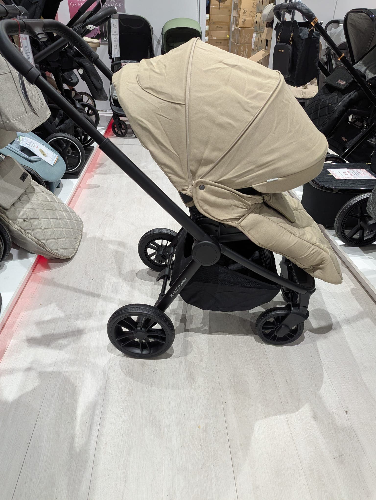 Venicci Turisso Beige Pushchair **Showroom Display**