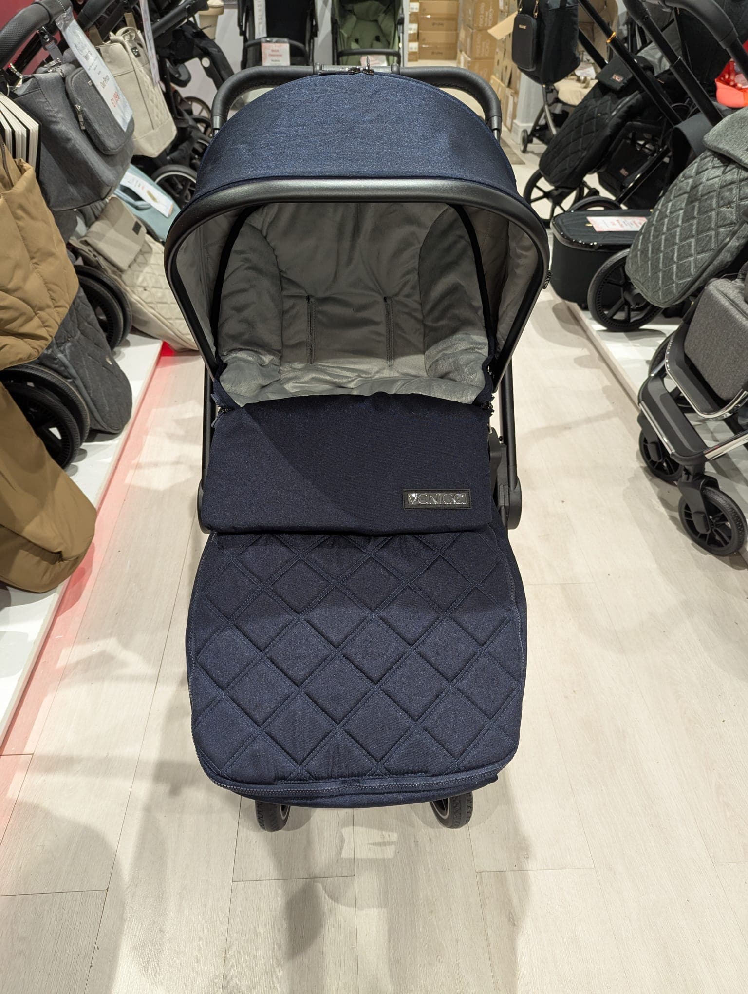 Venicci Tinum Navy Pushchair **Showroom Display**