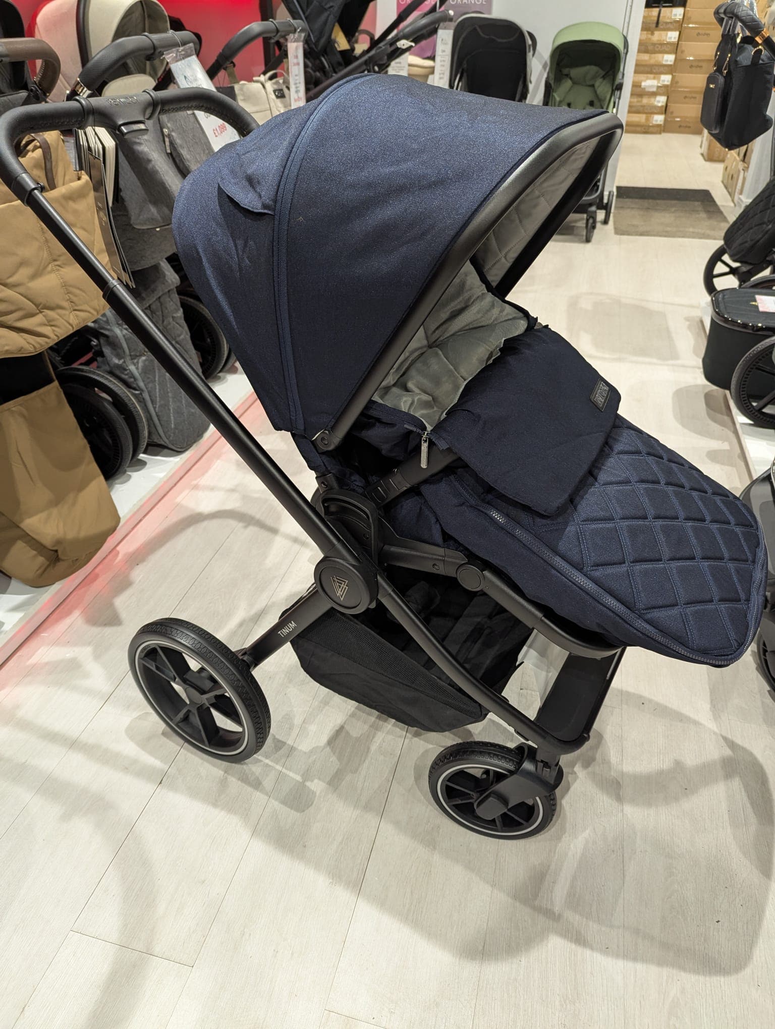 Venicci Tinum Navy Pushchair **Showroom Display**