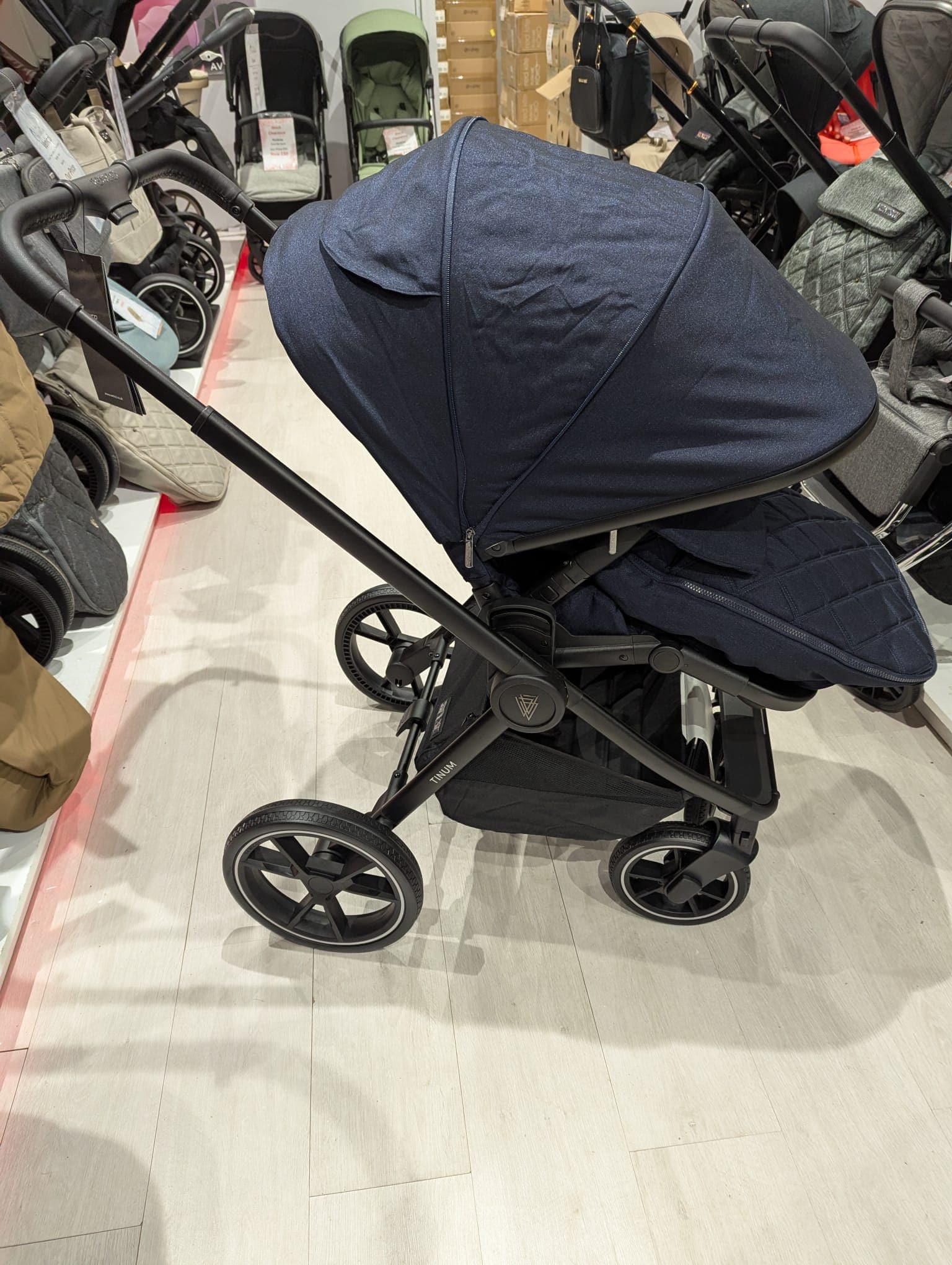 Venicci Tinum Navy Pushchair **Showroom Display**