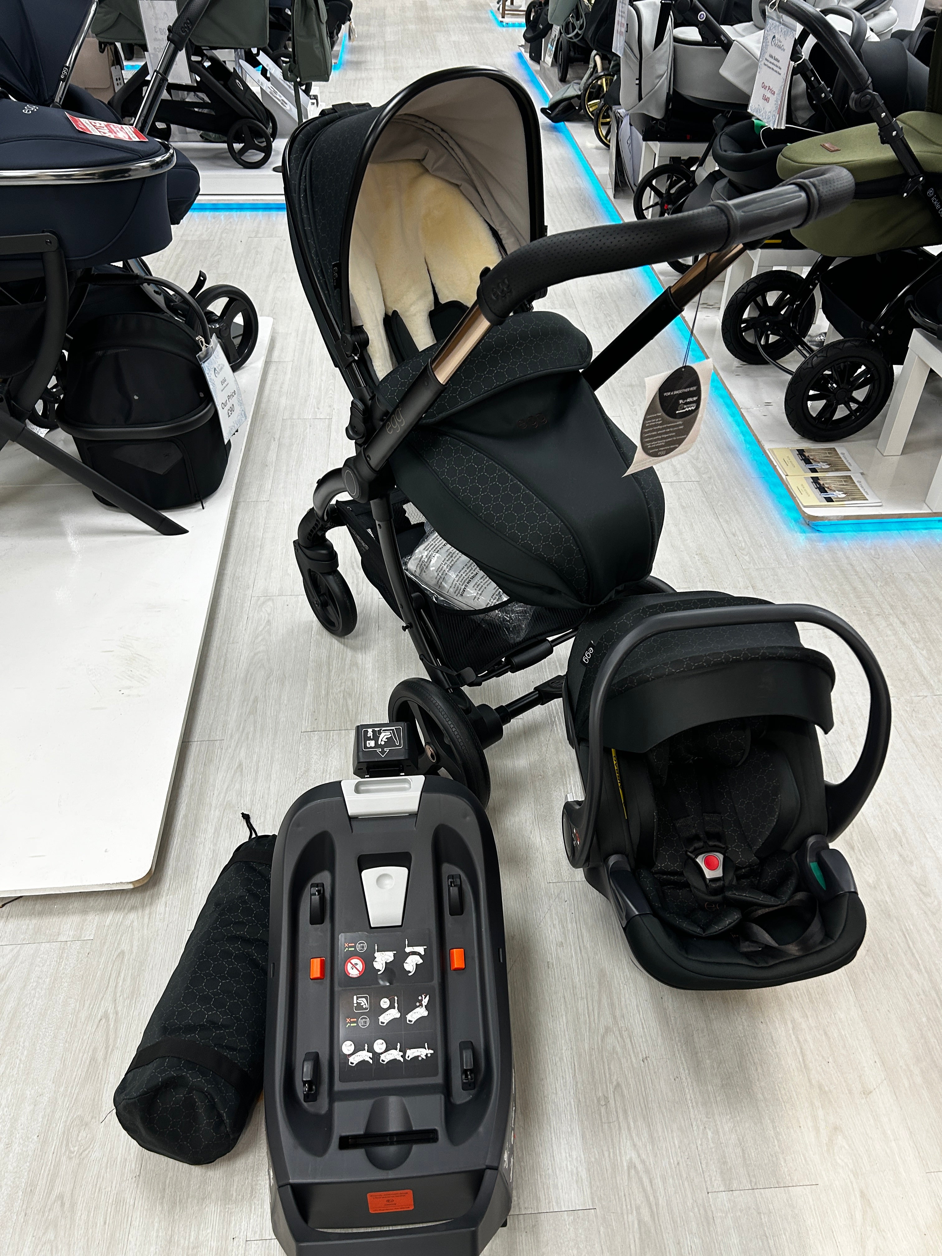 Egg® 2 Luxury Shell i-Size Special Edition Travel System Bundle - Black Geo (Showroom Display)