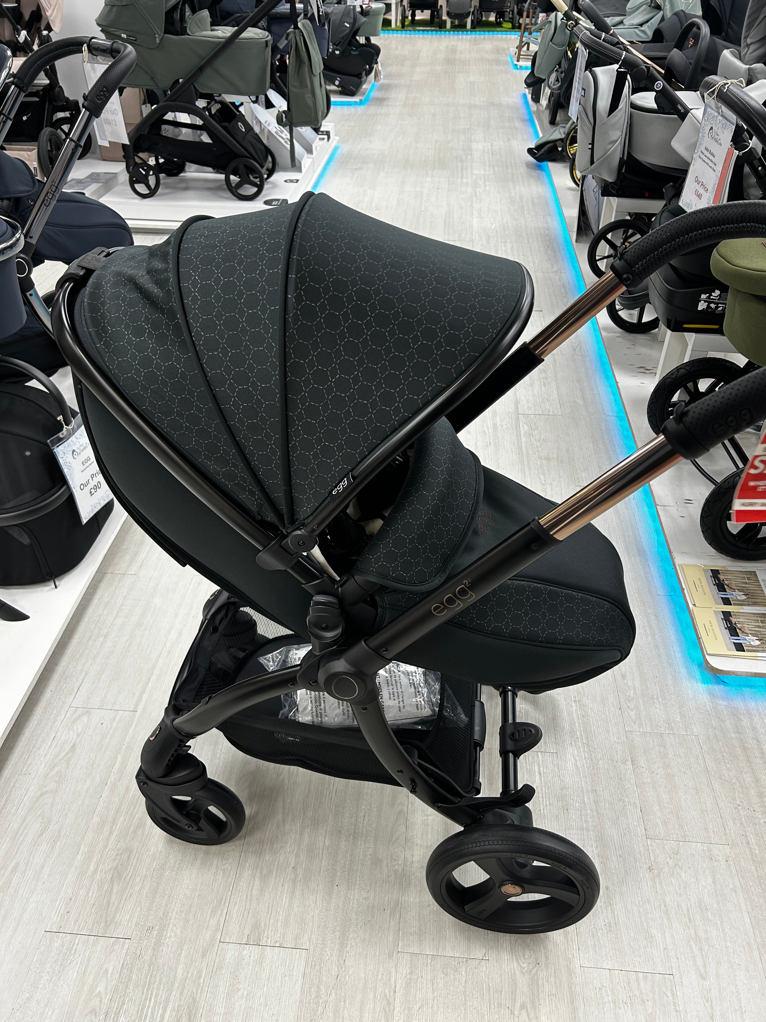 Egg® 2 Luxury Shell i-Size Special Edition Travel System Bundle - Black Geo (Showroom Display)