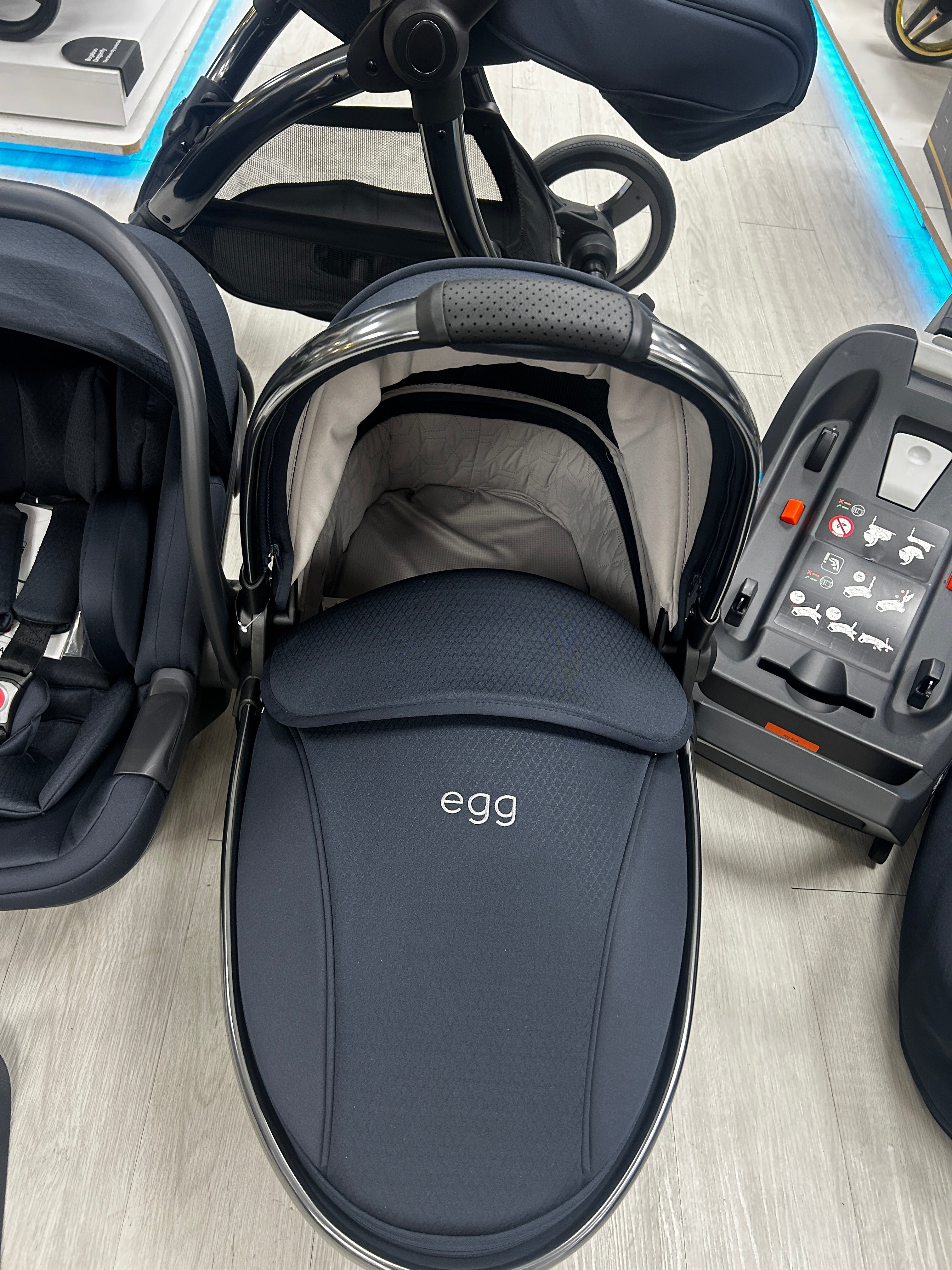 Egg® 3 Luxury Shell i-Size Travel System Bundle - Celestial (Display Model)