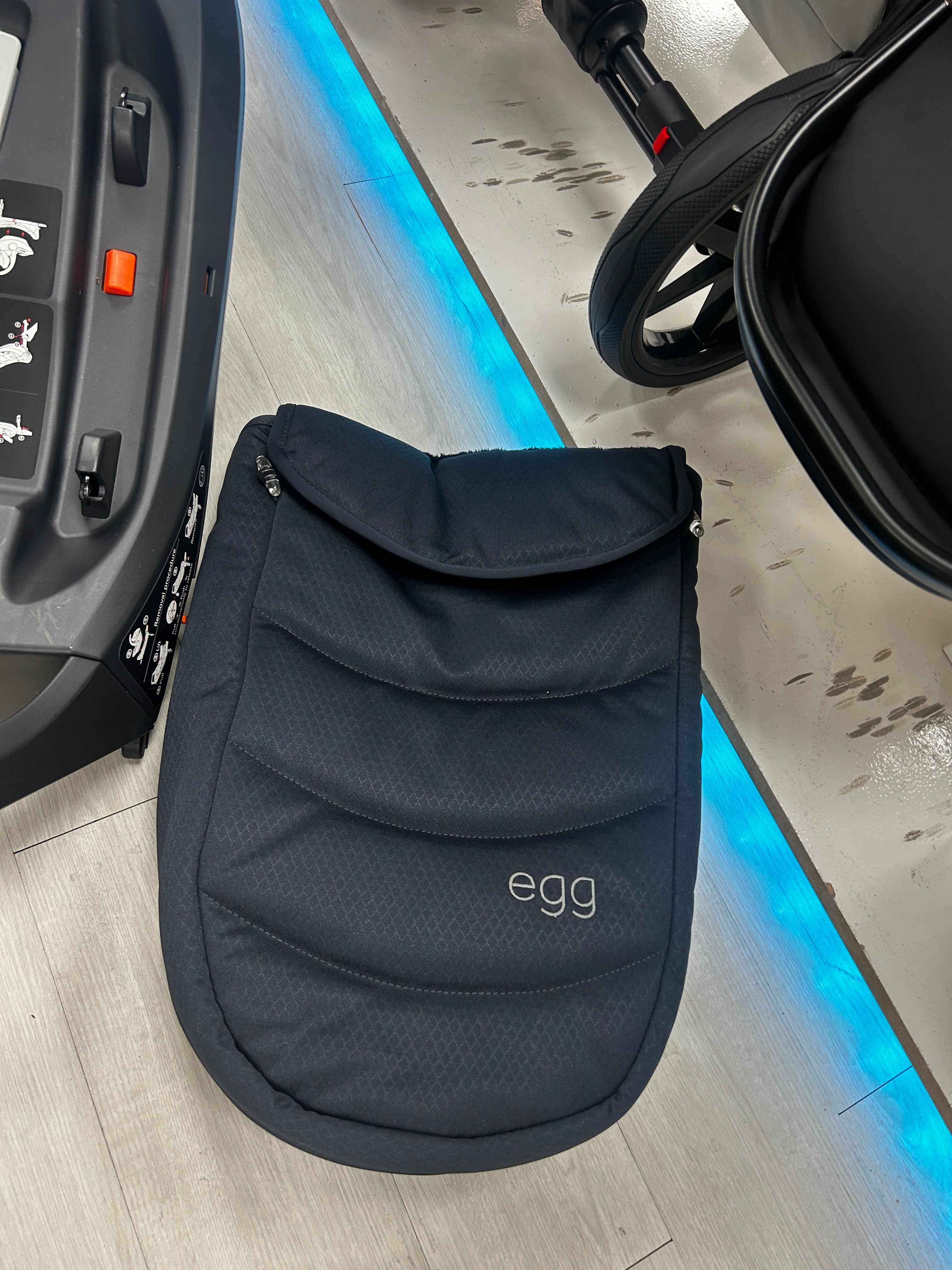 Egg® 3 Luxury Shell i-Size Travel System Bundle - Celestial (Display Model)