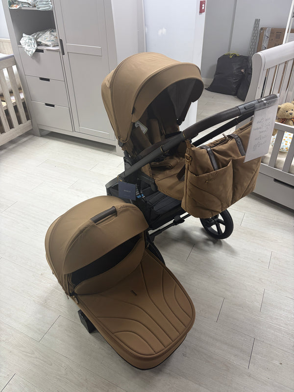 Caramel 2-in-1 pushchair with carrycot and stroller seat, tan canopy and wheels