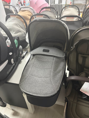 Grey babystyle Oyster 3 carrycot with padded hood and liner