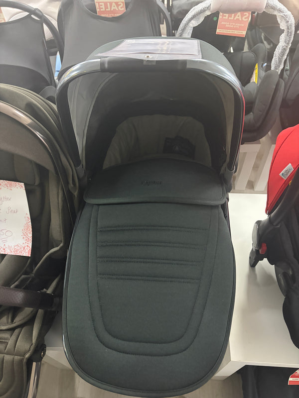 Babystyle Oyster 3 carrycot in dark olive green with padded liner and front hood