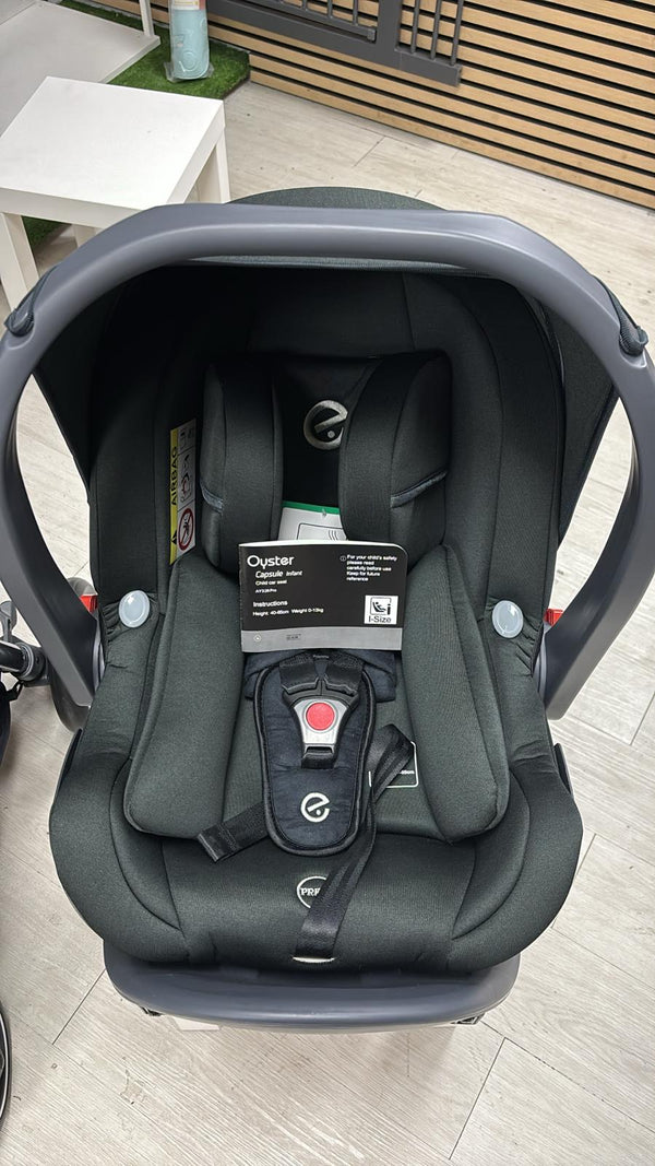 Babystyle Gravity+ Pushchair with car seat and isofix base - Showroom Display Model