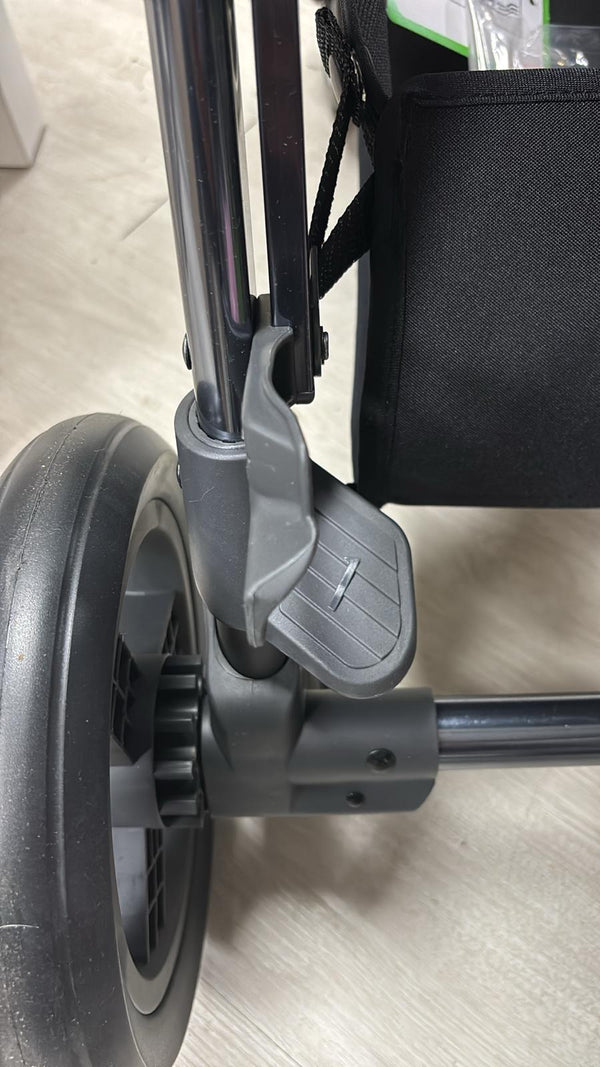Babystyle Gravity+ Pushchair with car seat and isofix base - Showroom Display Model