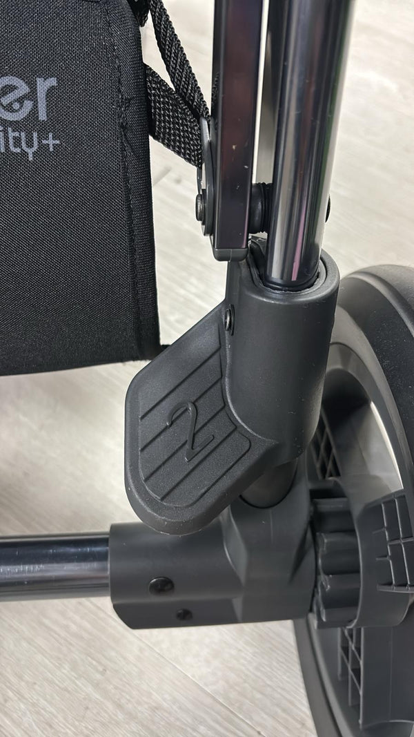 Babystyle Gravity+ Pushchair with car seat and isofix base - Showroom Display Model