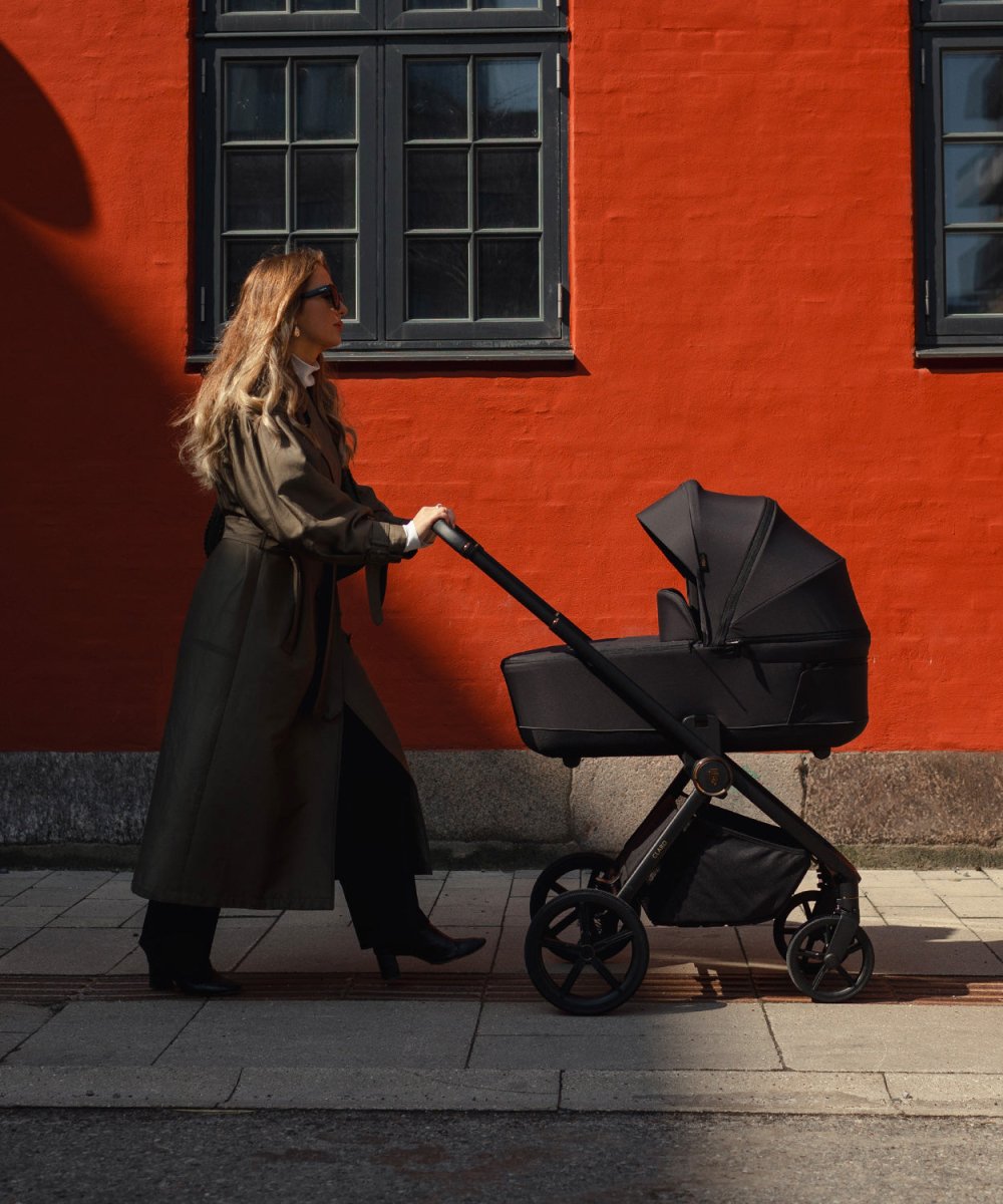 Venicci Claro 3 In 1 Travel System + Base - Noir - For Your Little One